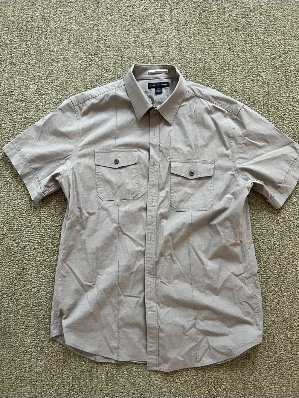 Banana Republic Men's Short-Sleeve Button-Down Shirt in gray